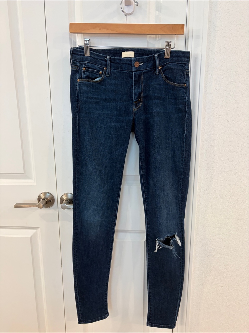 MOTHER Dark Indigo Skinny Jeans with Distressed Knee